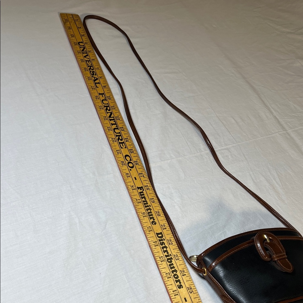 Liz Claiborne Black and Brown Zippered Bag with side pocket - Picture 10 of 10